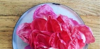 Food Trend: Κάνει "πάταγο" το νέο ροζ μαρούλι