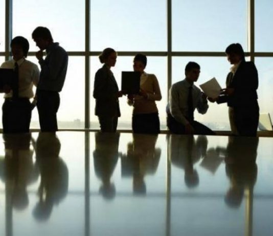 Λιανικό εμπόριο: Αυξάνονται οι θέσεις και οι ώρες εργασίας