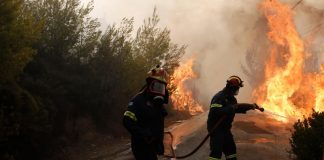 Σε πένθος η Ελλάδα από τις φονικές πυρκαγιές