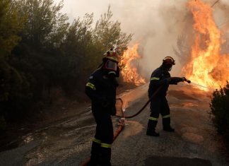 Σε πένθος η Ελλάδα από τις φονικές πυρκαγιές