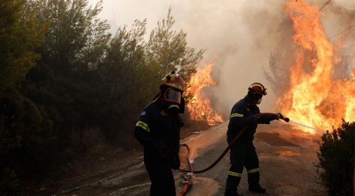 Σε πένθος η Ελλάδα από τις φονικές πυρκαγιές