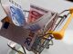 ΣΕΒ: Ετήσιο όφελος 300 ευρώ από προσφορές σε σούπερ μάρκετ