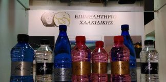 Το νερό της Άθως σε κόκκινη φιάλη