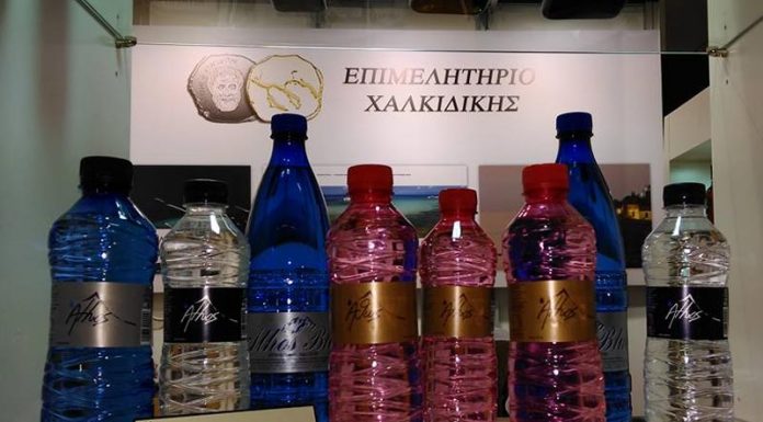 Το νερό της Άθως σε κόκκινη φιάλη