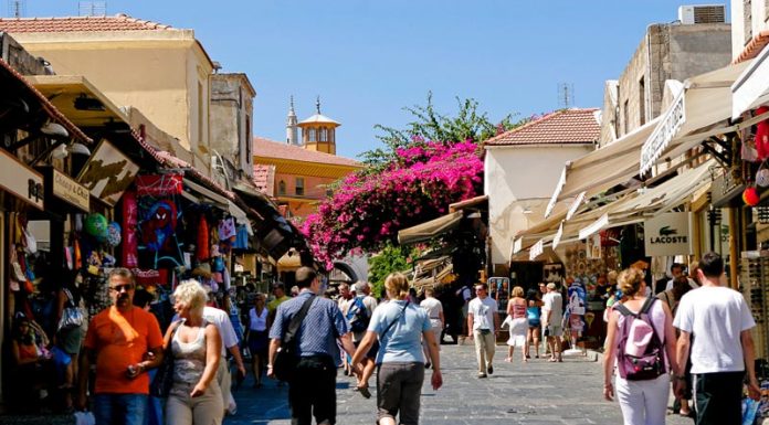 Σύνδεση Τουρισμού με ΜμΕ και καταστήματα