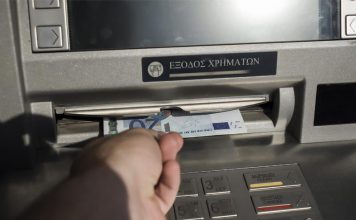 Ακριβότερες οι αναλήψεις με κάρτες «Τέλος εποχής» για τα capital controls