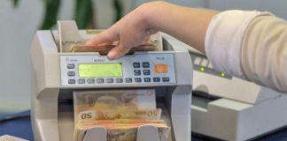 Αύξηση καταθέσεων για επιχειρήσεις και νοικοκυριά