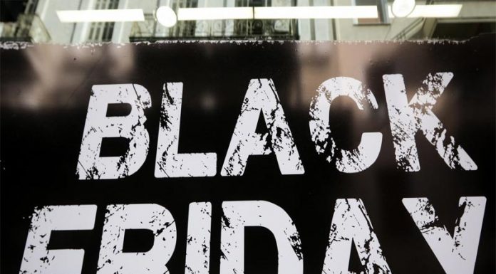 Στη "μάχη" της Black Friday και τα σούπερ μάρκετ