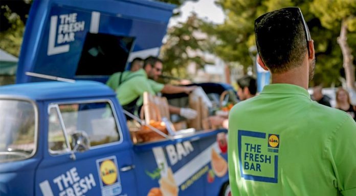 Το φορτηγάκι της Lidl "οργώνει" την Ελλάδα