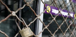 Οι αλυσίδες "πληγώνουν" μίνι μάρκετ και περίπτερα