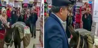 Με γάιδαρο στο σούπερ μάρκετ, για να μην πληρώσουν τις σακούλες