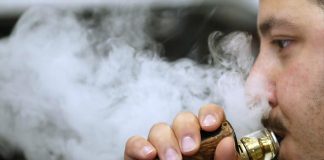 Νέα στοιχεία για τους θανάτους των ατμιστών στις ΗΠΑ