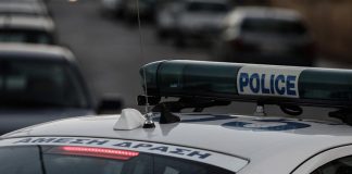 Ληστεία με πυροβολισμούς σε μίνι μάρκετ της Γλυφάδας