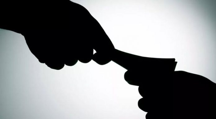 ΔΝΤ: Στο 1 τρισεκατομμύριο τα έσοδα που χάνονται από τη διαφθορά