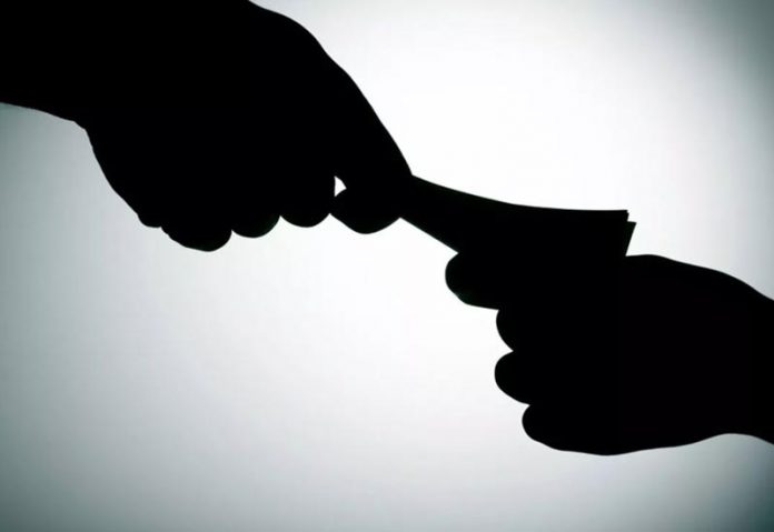 ΔΝΤ: Στο 1 τρισεκατομμύριο τα έσοδα που χάνονται από τη διαφθορά