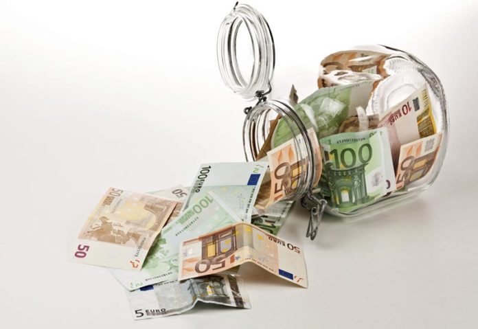 Αύξηση 762 εκατ. ευρώ στις καταθέσεις των επιχειρήσεων