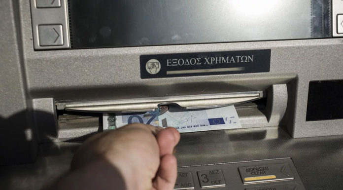 «Κερατιάτικα» θέλουν οι τράπεζες για τα ATM