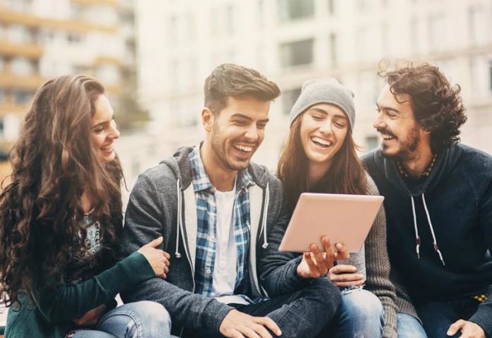 Αυστηρά τα κριτήρια των Millennials απέναντι στις επιχειρήσεις