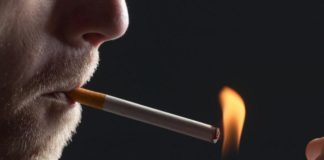 Κόβεται "μαχαίρι" το τσιγάρο μέσα στο καλοκαίρι