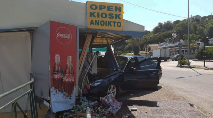 Ταξί "διέλυσε" περίπτερο τραυματίζοντας περαστική γυναίκα