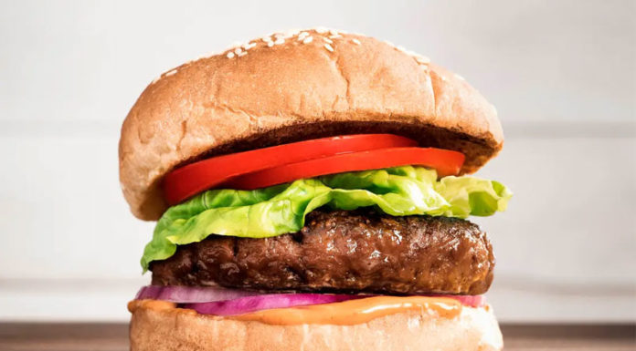 Στα καταστήματα Σκλαβενίτης διάσημο χορτοφαγικό burger