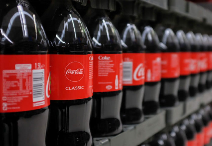 Πλαστικά μπουκάλια θέλουν οι καταναλωτές της Coca Cola