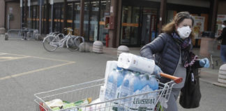 Στα... σκουπίδια οι προμήθειες της καραντίνας