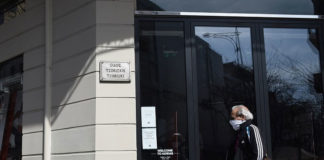 Στην επαναλειτουργία των επιχειρήσεων ποντάρουν τα μίνι μάρκετ