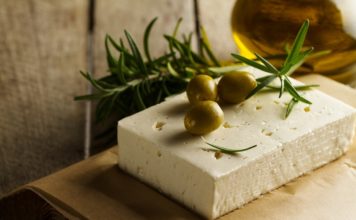 ΗΠΑ vs Ευρώπη: Νέος πόλεμος για τη φέτα και τις ονομασίες τυριών