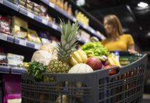 Eurostat: «Πιέσεις» σε τρόφιμα, ποτά και καπνικά