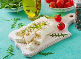 Ξεχωρίζουν τα ελληνικά προϊόντα και στα ράφια των μίνι μάρκετ