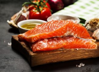 Καπνιστός σολομός σε φέτες αποσύρθηκε από τα ψυγεία