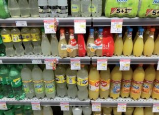 Σταθερά στο μειωμένο συντελεστή ΦΠΑ 13% αναψυκτικά και νερό