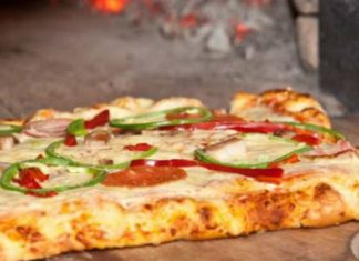 Χειροποίητη Pizza Special από την Ioniki