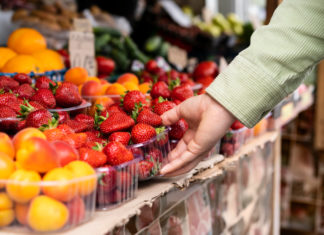 Συλλήψεις για παράνομο εμπόριο σε λαϊκές αγορές