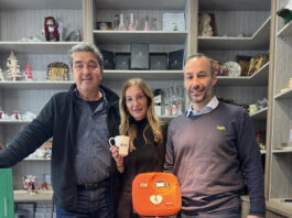 Η εταιρεία Απ’ τα Περιβόλια του Βεζύρογλου προσέφερε απινιδωτή σε δομή στην Ημαθία