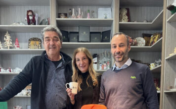 Η εταιρεία Απ’ τα Περιβόλια του Βεζύρογλου προσέφερε απινιδωτή σε δομή στην Ημαθία