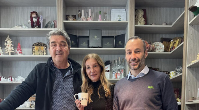 Η εταιρεία Απ’ τα Περιβόλια του Βεζύρογλου προσέφερε απινιδωτή σε δομή στην Ημαθία