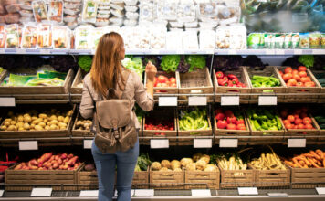 Πληθωρισμός στα τρόφιμα: Ποιες τιμές ανεβαίνουν και ποιες πέφτουν